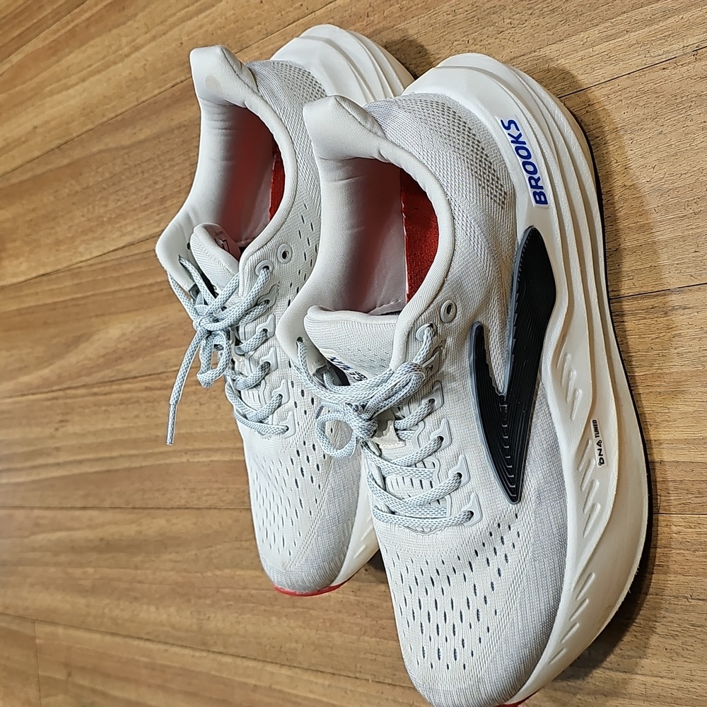 Brooks Women's White and Black Athletic Shoes